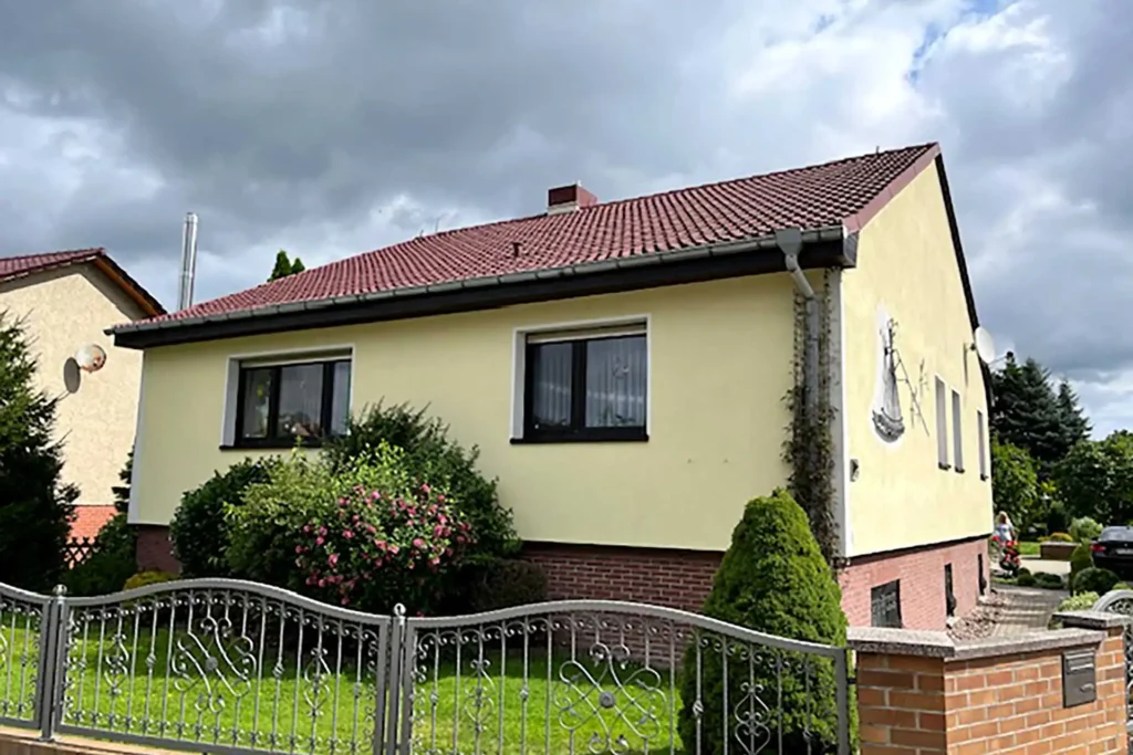 Maklerbüro Jürgen Sommer - Der Makler an Ihrer Seite für Immobilien im Großraum Potsdam. Unsere Referenzen · Erfolgreich verkauft und vermittelt. - Einfamilienhaus Schönes Einfamilienhaus in ruhiger Dorfrandlage. - 15806 Zossen / OT Wünsdorf