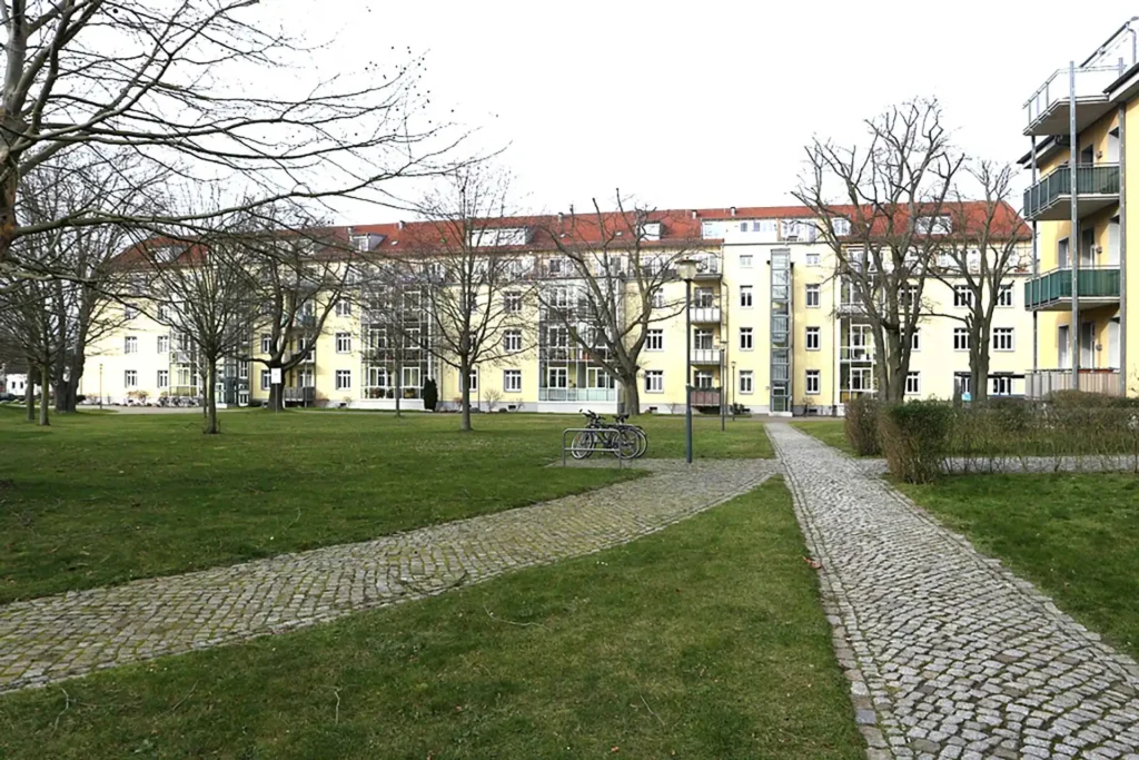 Maklerbüro Jürgen Sommer - Der Makler an Ihrer Seite für Immobilien im Großraum Potsdam. Unsere Referenzen · Erfolgreich verkauft und vermittelt. -lnteressante 2-Zimmer-Eigentumswohnung mlt Wintergarten im gefragten Potsdamer Norden. 14469 Potsdam