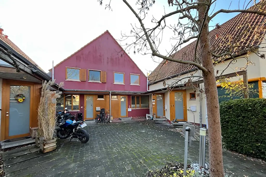 Maklerbüro Jürgen Sommer - Der Makler an Ihrer Seite für Immobilien im Großraum Potsdam. Unsere Referenzen · Erfolgreich verkauft und vermittelt. - DoppeLhaushälfte Wohnen in einer ruhigen dörfichen Atmosphäre - trotzdem stadtnah. - 14974 Ludwigsfelde / OT Gröben