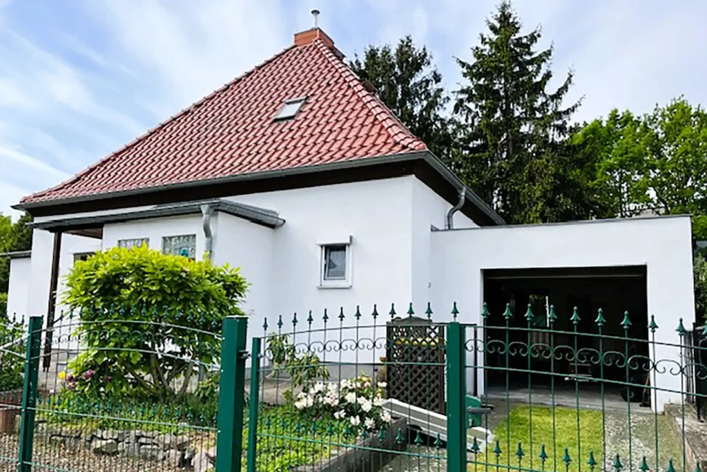 Maklerbüro Jürgen Sommer - Der Makler an Ihrer Seite für Immobilien im Großraum Potsdam. Unsere Referenzen · Erfolgreich verkauft und vermittelt. - Historisches Einfamilienhaus im gefragten Potsdam. - 14469 Potsdam