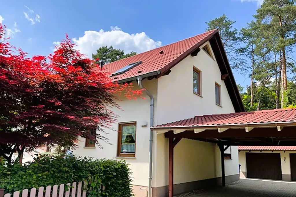 Maklerbüro Jürgen Sommer - Der Makler an Ihrer Seite für Immobilien im Großraum Potsdam. Unsere Referenzen · Erfolgreich verkauft und vermittelt. - Einfamilienhaus Exklusives Einfamilienhaus sucht neue Eigentümer.- 14547 Beelitz / OT Fichtenwalde
